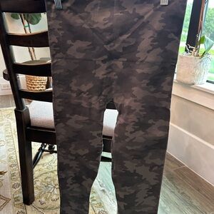 SPANX Gray Camo Capri Leggings